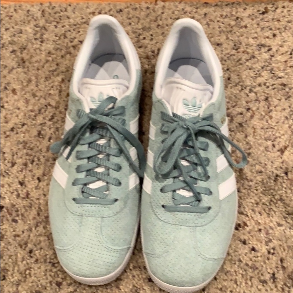 Adidas Gazelle size 7